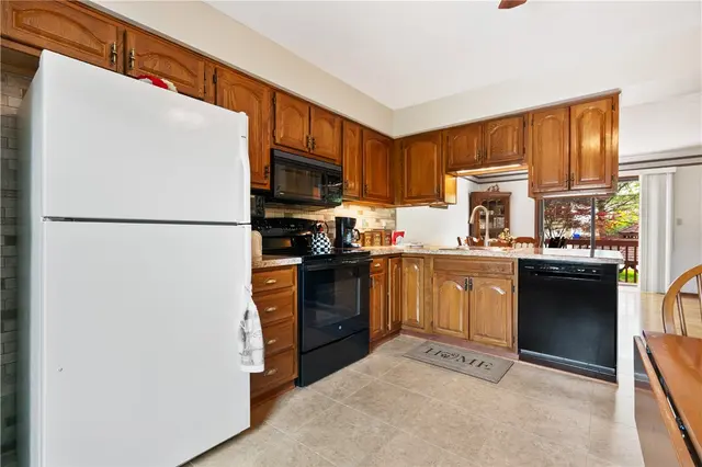 226 Carters Grove Dr gallery image 27