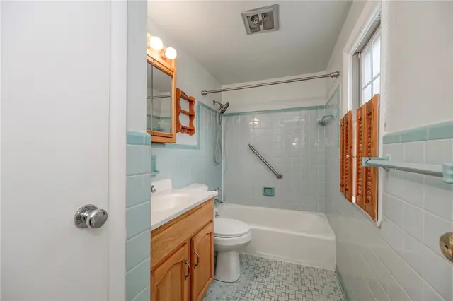 2261 Gray Ridge gallery image 22