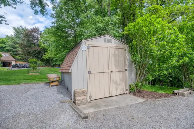 2261 Gray Ridge gallery image 23