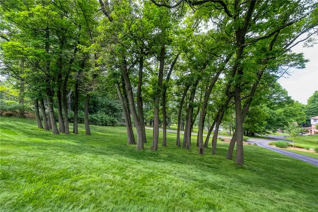 2261 Gray Ridge gallery image 35