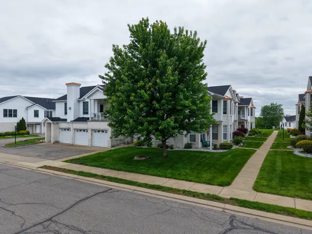 227 ADAMS POINTE BOULEVARD 3 gallery image 32