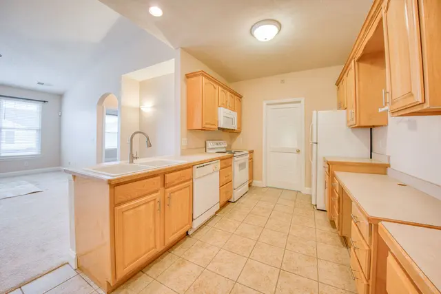 227 ADAMS POINTE BOULEVARD 3 gallery image 42