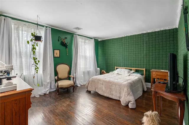 227 Beaver St gallery image 16