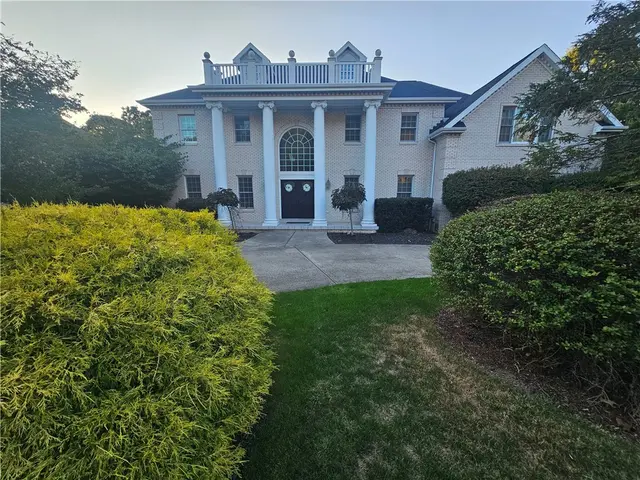 227 Edelweiss Dr gallery image 2