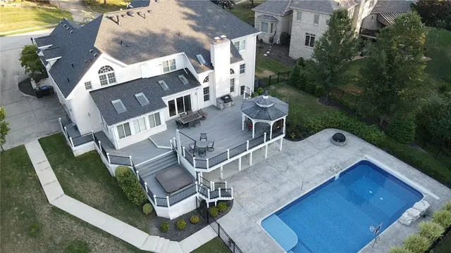 227 Edelweiss Dr gallery image 3