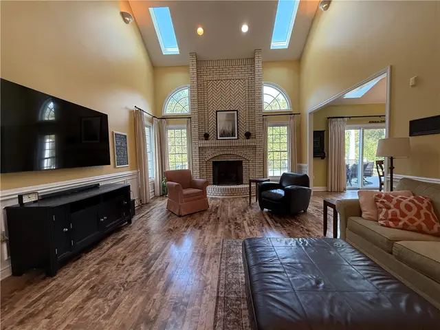 227 Edelweiss Dr gallery image 12