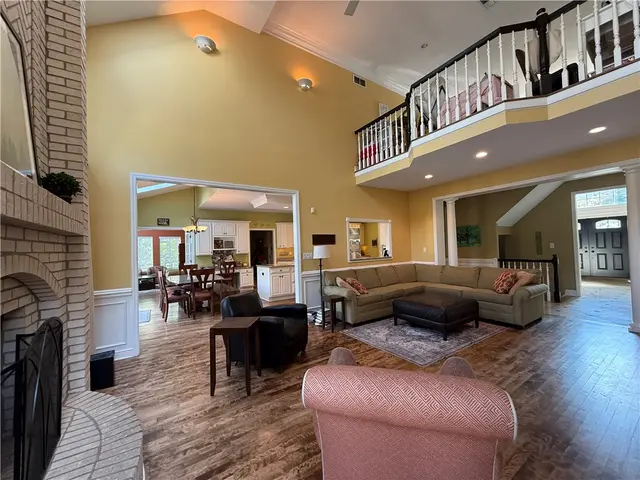 227 Edelweiss Dr gallery image 14