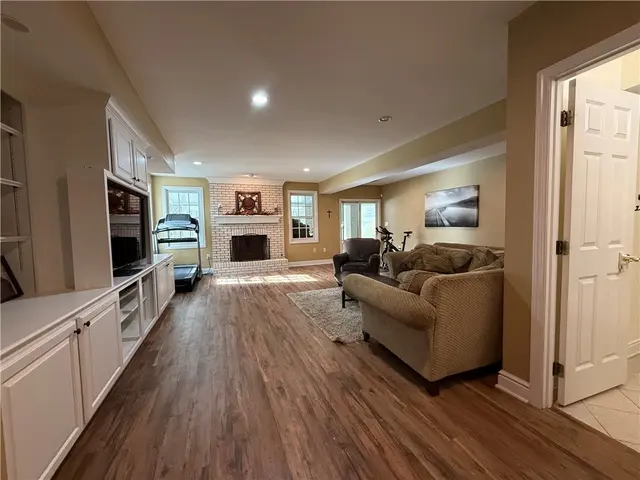 227 Edelweiss Dr gallery image 39