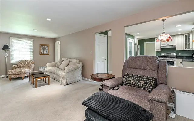 2276 Rochester Rd gallery image 4
