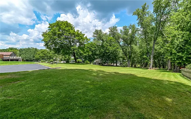 2276 Rochester Rd gallery image 10