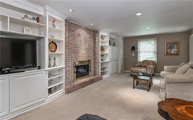 2276 Rochester Rd gallery image 17