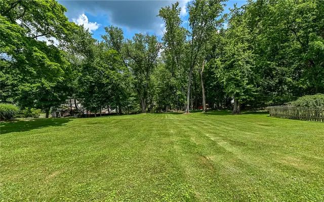 2276 Rochester Rd gallery image 32