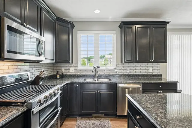 228 Eagle Drive gallery image 9