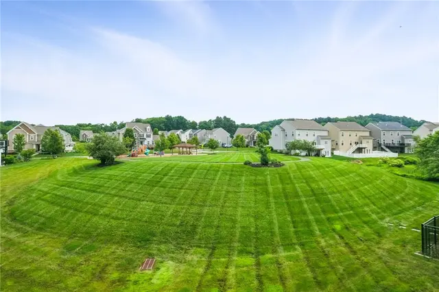 228 Eagle Drive gallery image 19