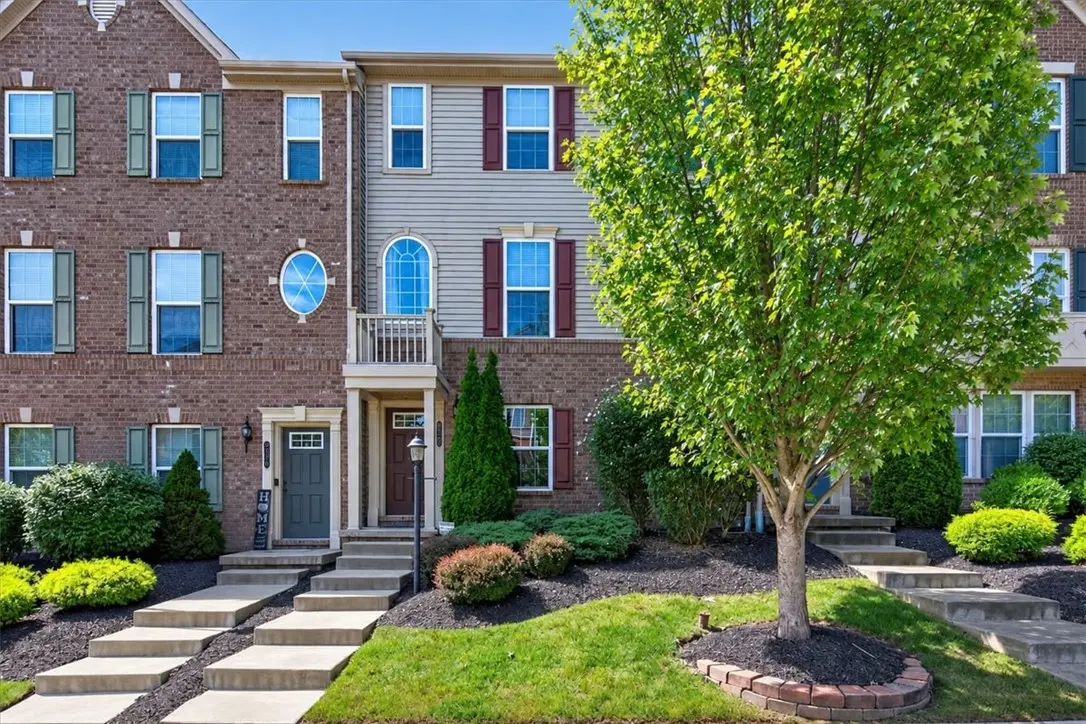 228 Thornapple Ln