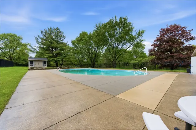 229 Hillvue Dr gallery image 4