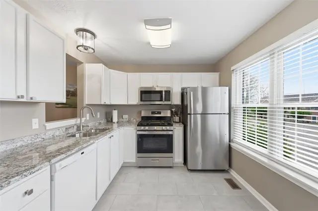 229 Hillvue Dr gallery image 9