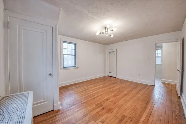 2294 Clearvue Rd gallery image 6