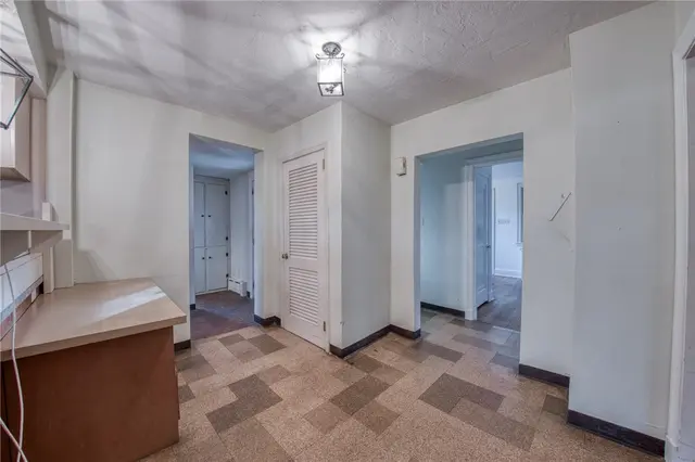 2294 Clearvue Rd gallery image 18