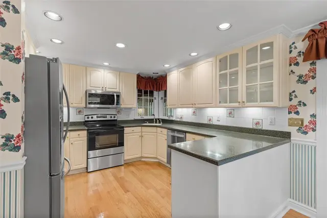 2294 Saddle Dr gallery image 7