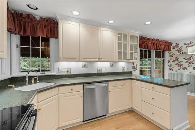2294 Saddle Dr gallery image 29