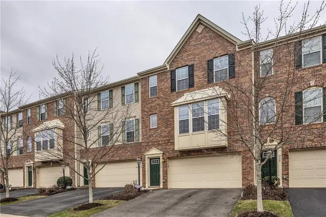 230 Broadstone Dr gallery image 3
