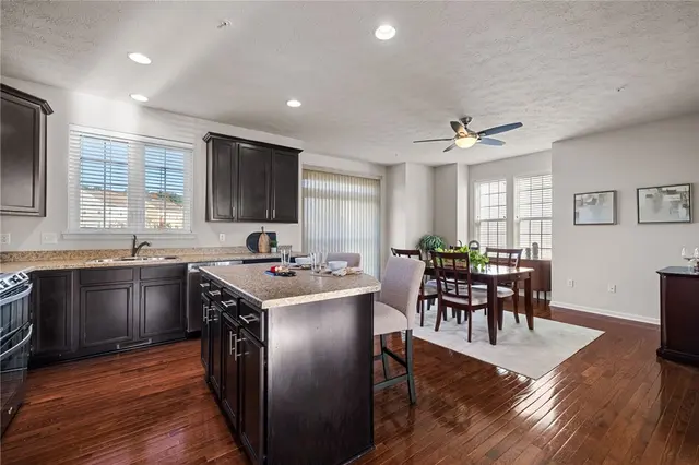 230 Eagle Dr gallery image 32