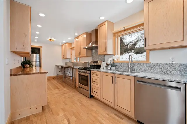 2305 Pittview Ave gallery image 5