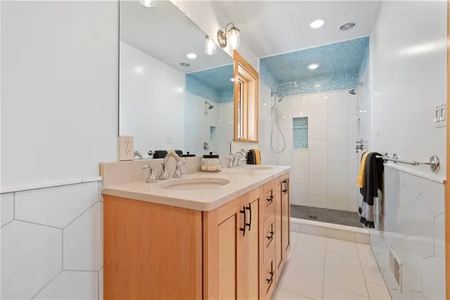 2305 Pittview Ave gallery image 17