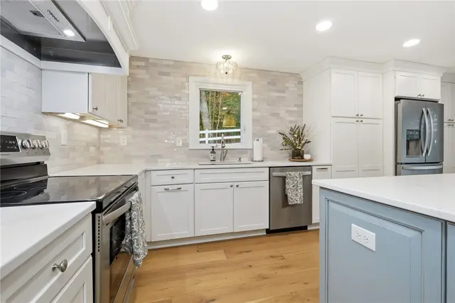2310 Colony Ct gallery image 24