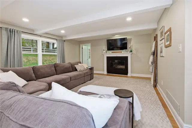 2310 Colony Ct gallery image 29