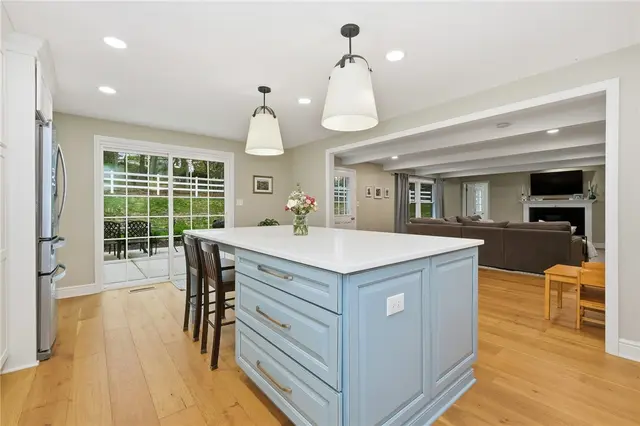 2310 Colony Ct gallery image 35