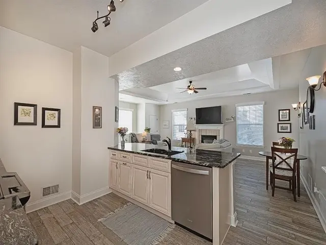 232 Adams Pointe Blvd 6 gallery image 6