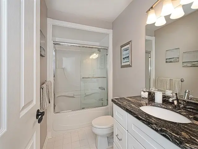 232 Adams Pointe Blvd 6 gallery image 7