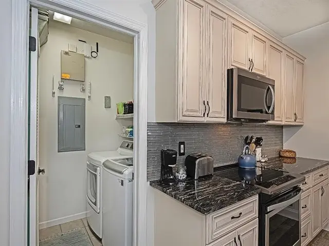 232 Adams Pointe Blvd 6 gallery image 10