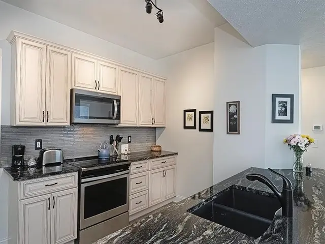 232 Adams Pointe Blvd 6 gallery image 24