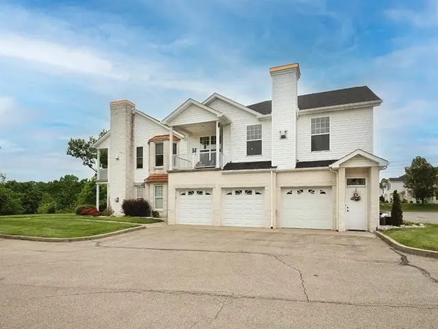232 Adams Pointe Blvd 6