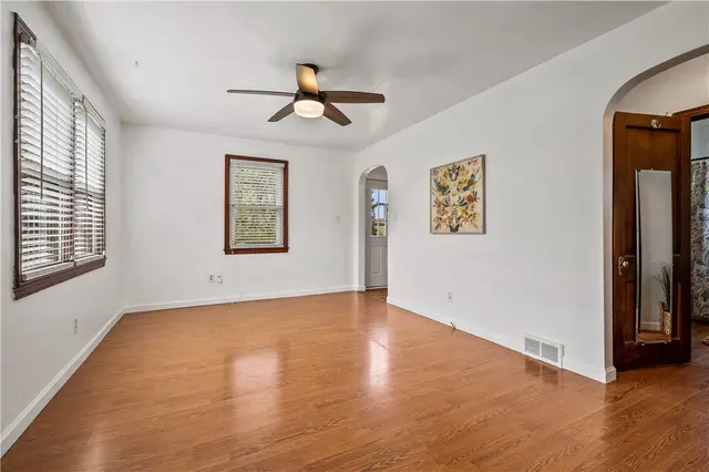 2329 W Hardies Rd gallery image 2