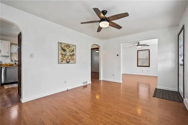 2329 W Hardies Rd gallery image 3