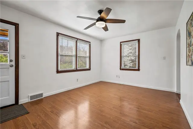 2329 W Hardies Rd gallery image 4