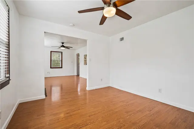 2329 W Hardies Rd gallery image 14