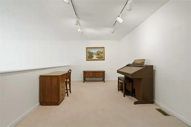 234 Huckleberry Court gallery image 4