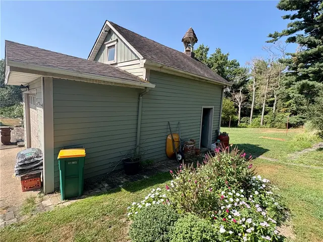 2345 Fairlawn Dr gallery image 8