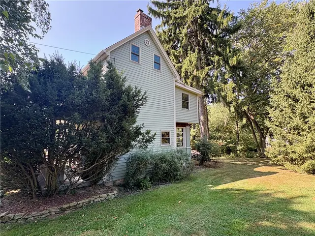 2345 Fairlawn Dr gallery image 11