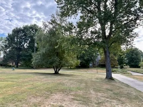 2345 Fairlawn Dr gallery image 12