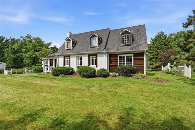 2359 James DRIVE gallery image 3