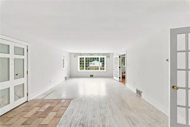 2359 James DRIVE gallery image 5