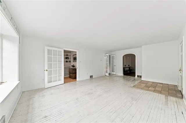 2359 James DRIVE gallery image 6