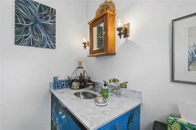 2359 James DRIVE gallery image 8