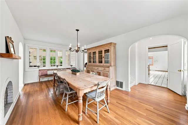 2359 James DRIVE gallery image 11